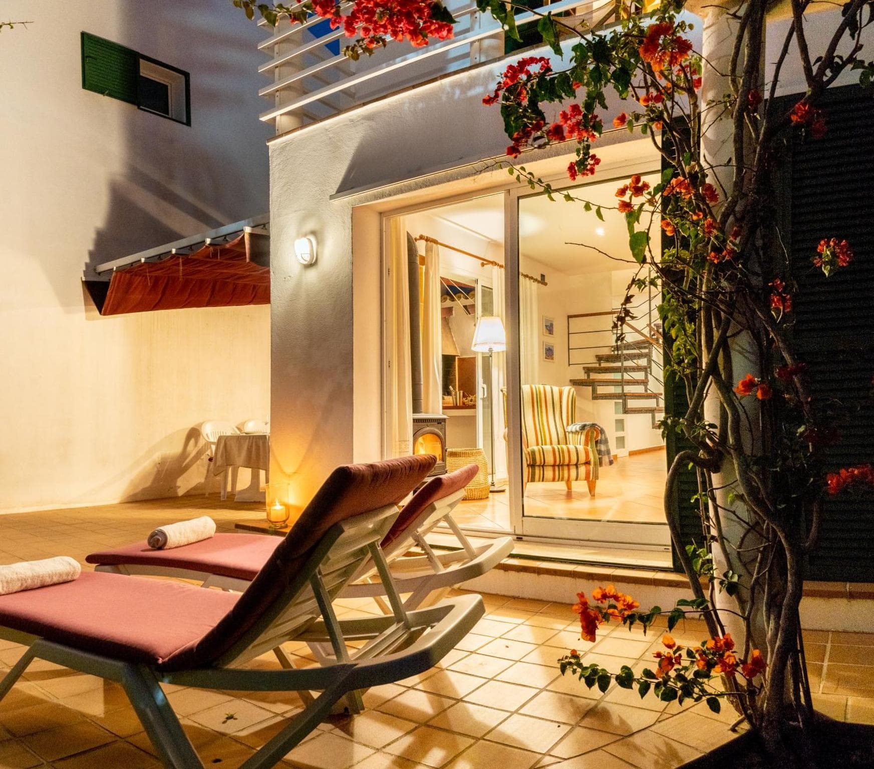 Terraza privada de noche